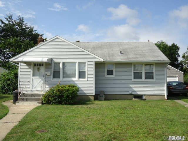 1 of 1 - 3 Hunter Place, Hicksville, NY