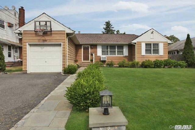 1 of 1 - 1086 Iris Place, Westbury, NY