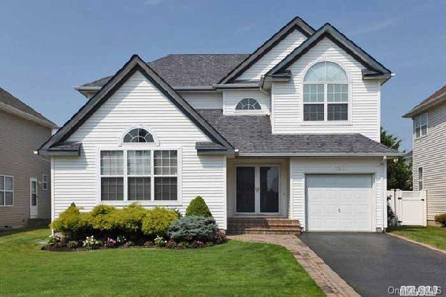 1 of 1 - 161 Cranberry Court, Melville, NY