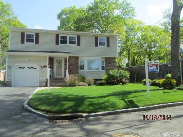1 of 1 - 404 Croaton St., Ronkonkoma, NY