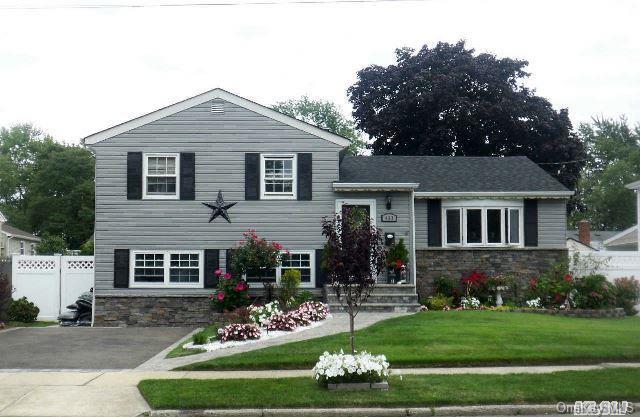 1 of 1 - 483 Pacific St., Massapequa Park, NY