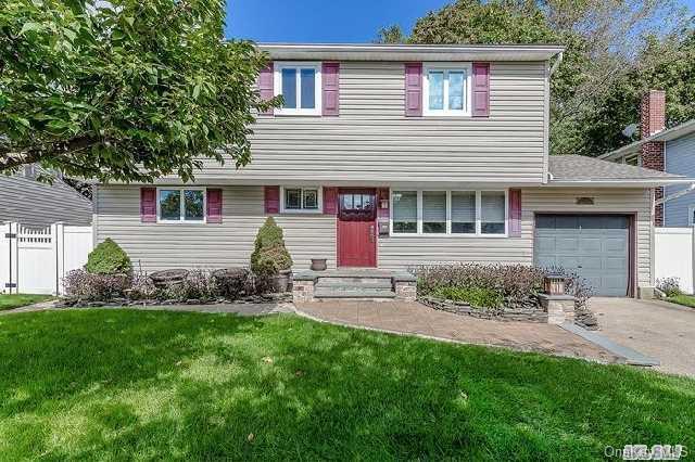 1 of 1 - 8 Crescent Drive, Old Bethpage, NY