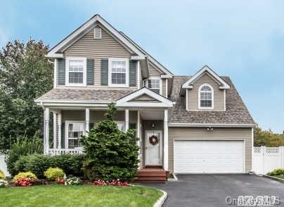 1 of 1 - 5 Periwinkle Court, Smithtown, NY