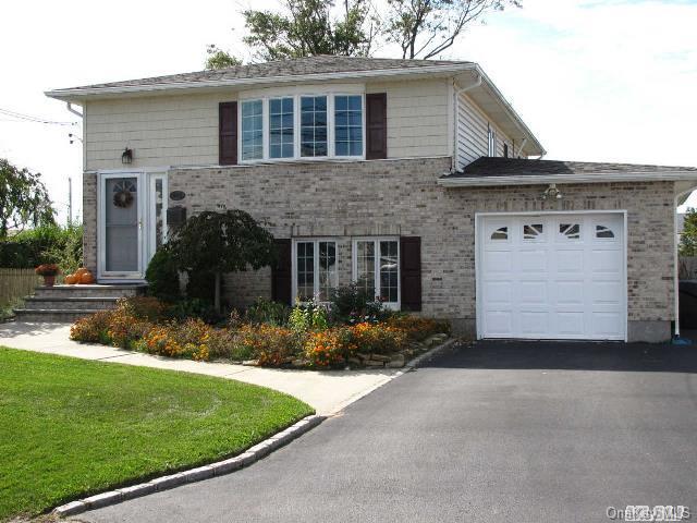 1 of 1 - 453 Lido Parkway, Lindenhurst, NY