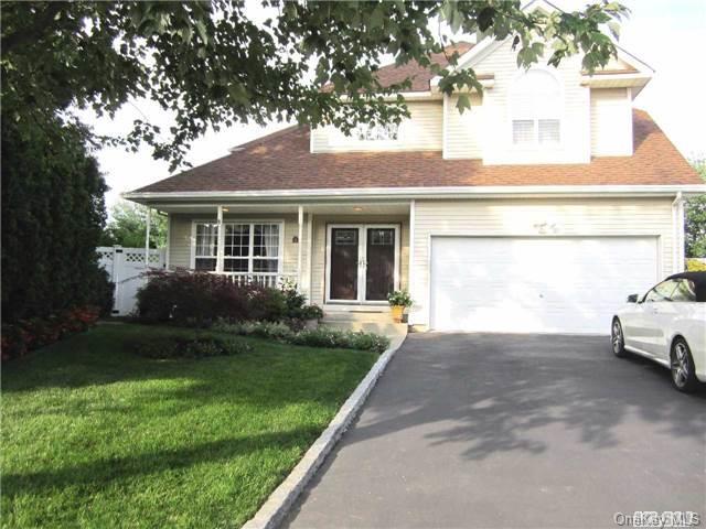 1 of 1 - 18 Hyacinth Court, Melville, NY