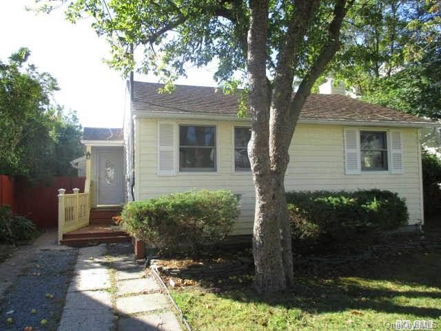 1 of 1 - 46 Seymour Drive, Shirley, NY