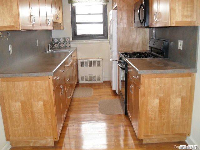 1 of 1 - 15 Hillpark Avenue # 3c/d, Great Neck, NY