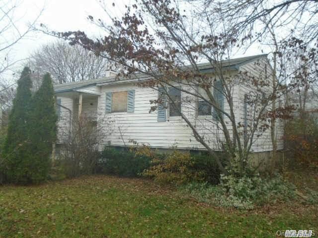 1 of 1 - 2911 Devon Avenue, Medford, NY