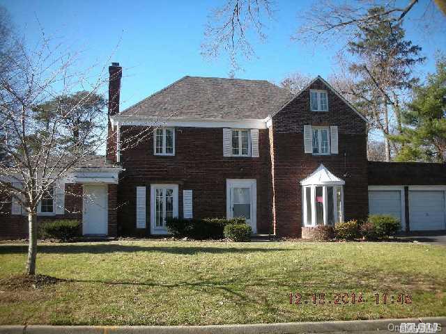 1 of 1 - 9 Pickwick Road, Manhasset, NY