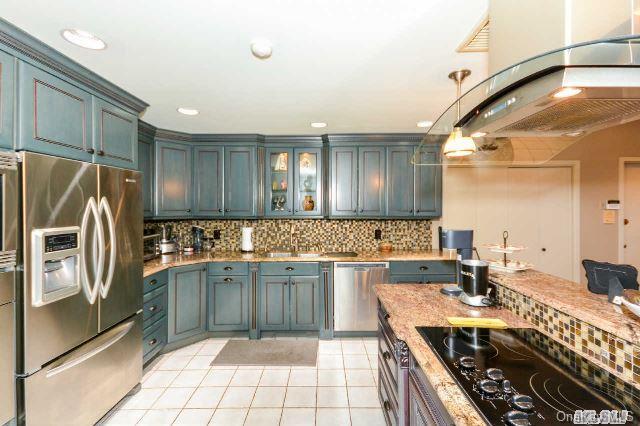 1 of 1 - 76 Parkview Drive, Searingtown, NY