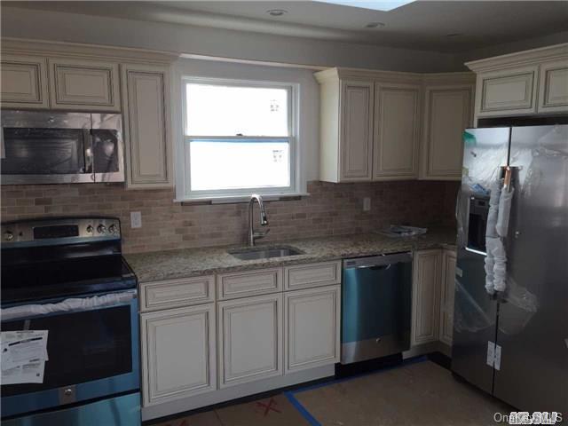1 of 1 - 498a William Floyd, Shirley, NY