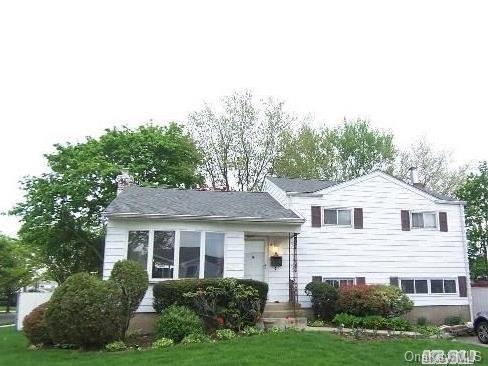 1 of 1 - 510 Syracuse Avenue, Massapequa, NY