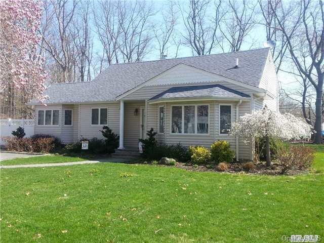 1 of 1 - 5 Iris Lane, Smithtown, NY