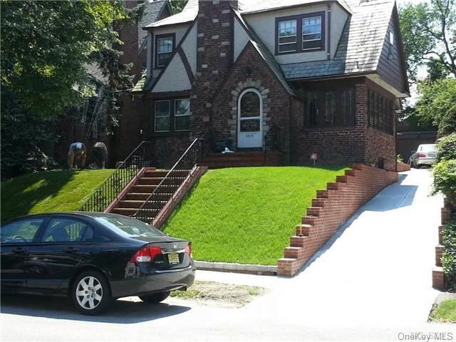 1 of 1 - 83-60 Charlecote Ridges, Jamaica Estates, NY