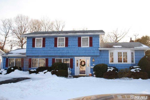 1 of 1 - 18 Andover Drive, Deer Park, NY