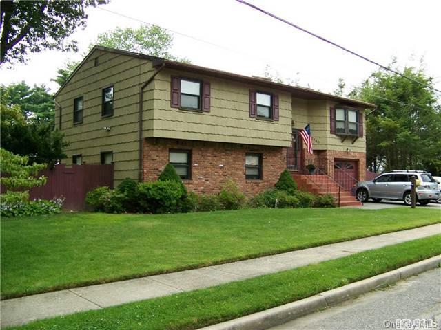 1 of 1 - 1750 Asharoken Boulevard, Bay Shore, NY