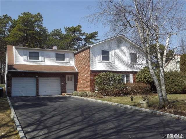 1 of 1 - 4 White Pine Way, Medford, NY