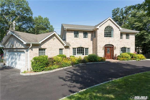 1 of 1 - 12 Chatham Place, Dix Hills, NY