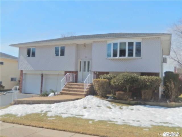 1 of 1 - 62 Beaumont Drive, Plainview, NY