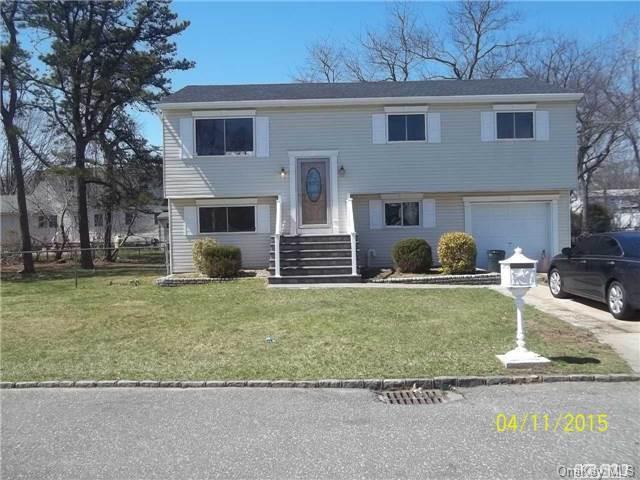 1 of 1 - 84 Lincoln Avenue, Deer Park, NY
