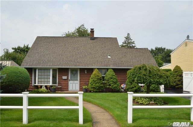 1 of 1 - 24 Curve Lane, Levittown, NY