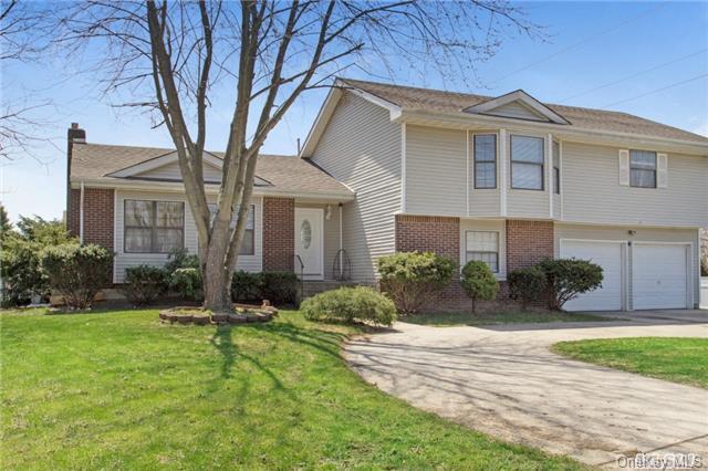 1 of 1 - 33 Pine Gate, East Patchogue, NY