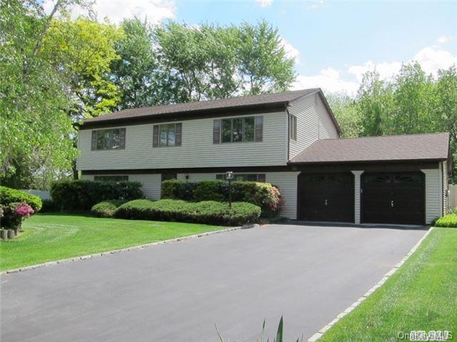 1 of 1 - 4 Lynhaven Place, South Setauket, NY