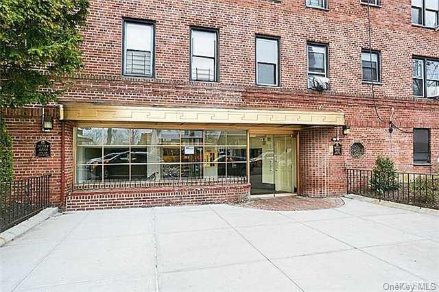 1 of 1 - 143-50 Hoover Avenue # 418, Briarwood, NY