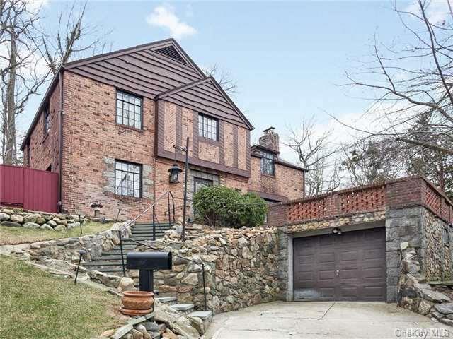 1 of 1 - 7 Sinclair Martin Drive, Roslyn, NY