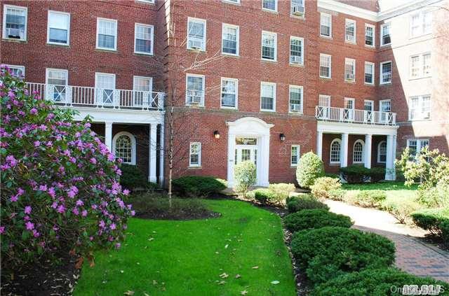 1 of 1 - 90 Knightsbridge Road 4r, Great Neck, NY