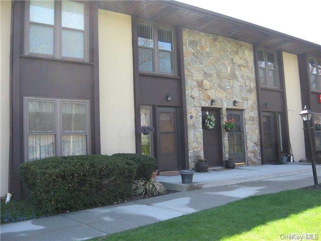 1 of 1 - 1 Willow Court # 1, Selden, NY