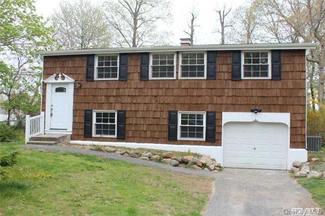 1 of 1 - 18 Bunny Lane, East Setauket, NY