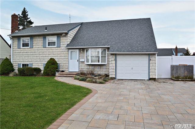 1 of 1 - 1020 Richmond Avenue, Lindenhurst, NY