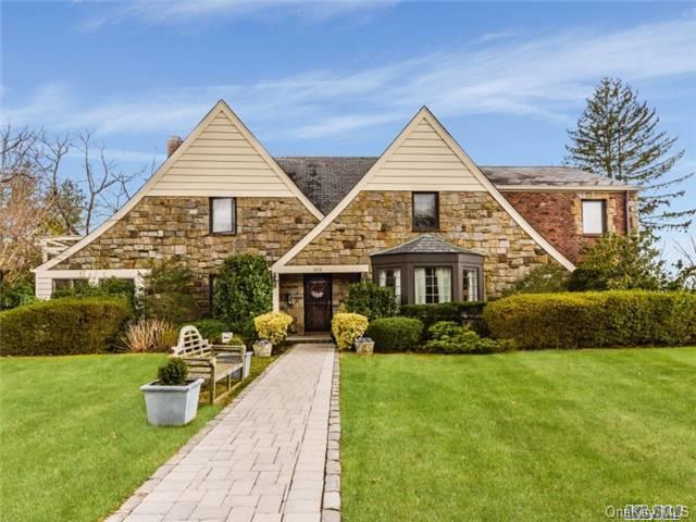 1 of 1 - 108 Castle Ridge Road, Manhasset, NY