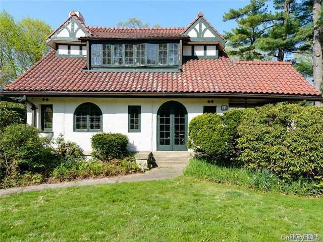 1 of 1 - 21 Circle Drive, Manhasset, NY