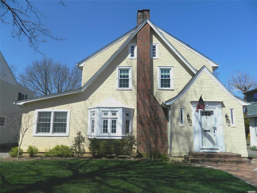 1 of 1 - 25 Yorkshire Road, Rockville Centre, NY