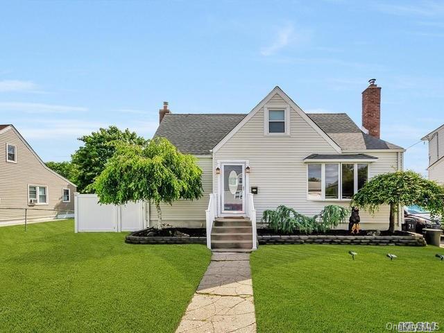 1 of 1 - 21 Deauville Parkway, Lindenhurst, NY