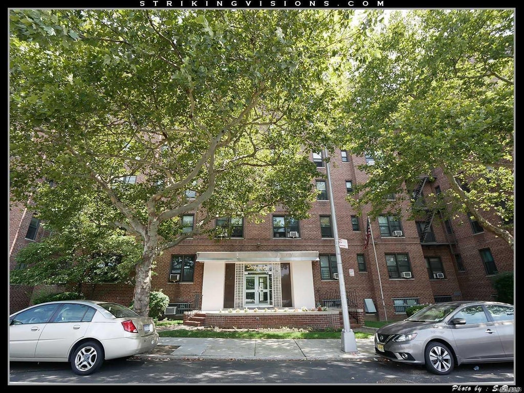 1 of 1 - 84-31 Van Wyck Expressway # 6a, Briarwood, NY
