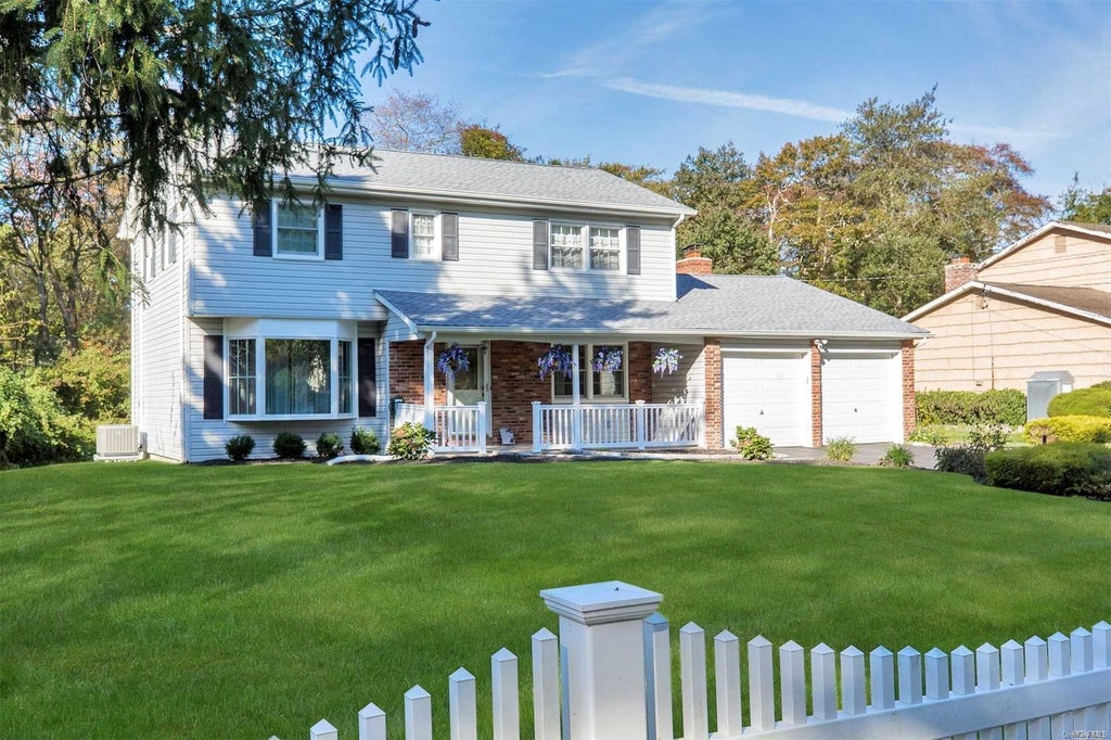 1 of 1 - 122 Fernwood Avenue, Oakdale, NY