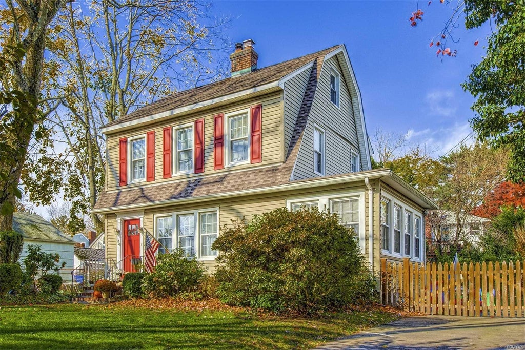 1 of 1 - 34 8th Avenue, Sea Cliff, NY