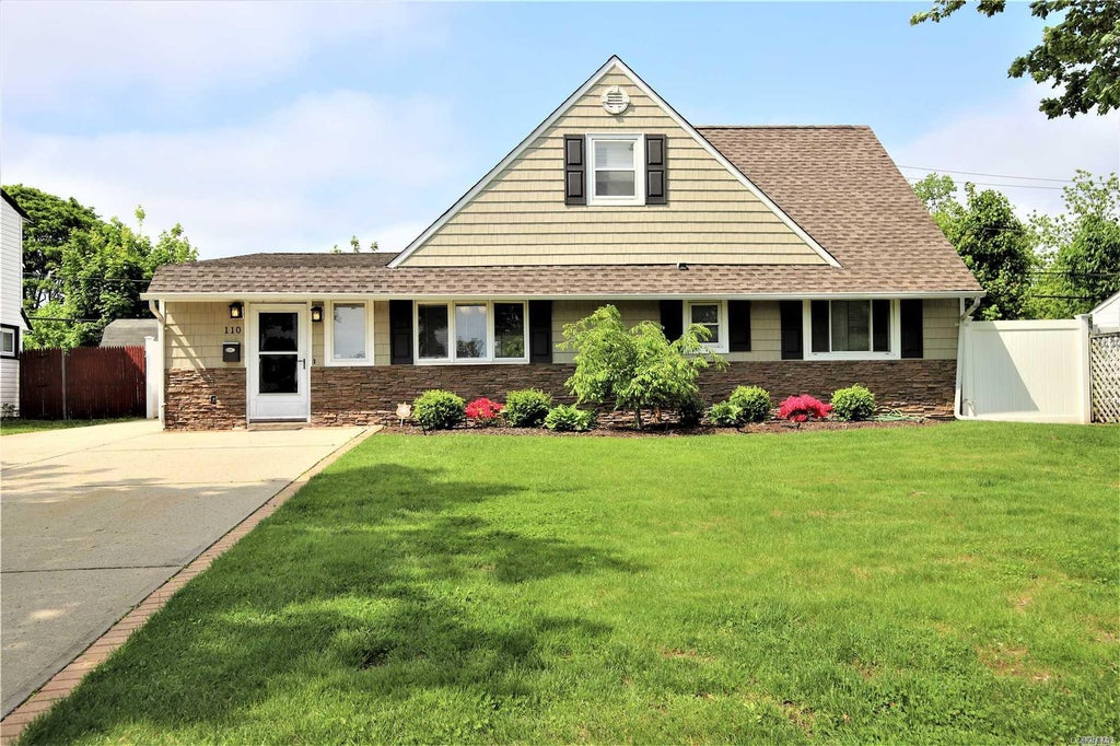 1 of 1 - 110 Lantern Road, Hicksville, NY