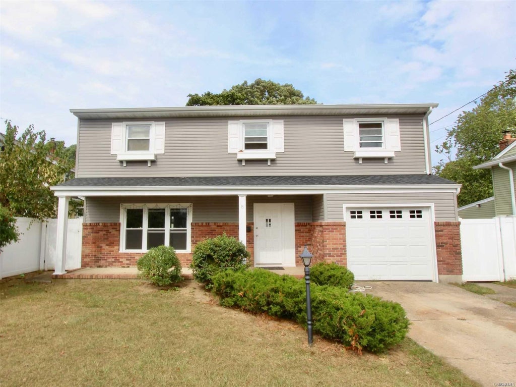1 of 1 - 8 Newark St., Lindenhurst, NY