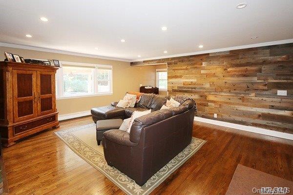 1 of 1 - 2 Chantilly Court, Dix Hills, NY