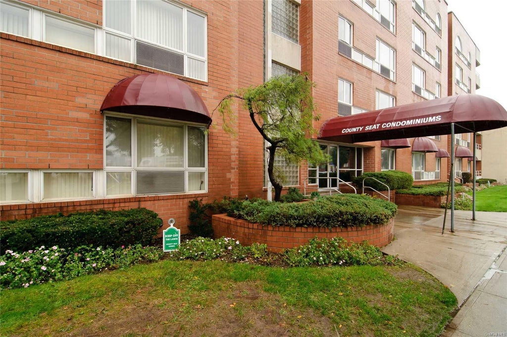 1 of 1 - 205 Mineola Boulevard # 4f, Mineola, NY
