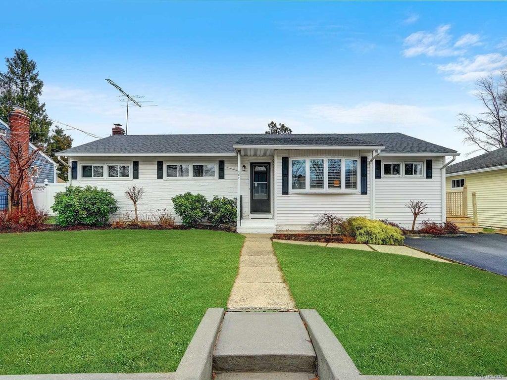 1 of 1 - 504 Oakwood Road, Huntington, NY