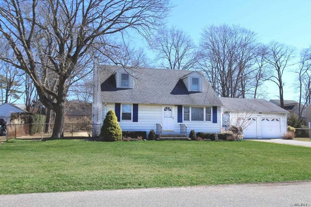 1 of 1 - 25 Newins St., Center Moriches, NY