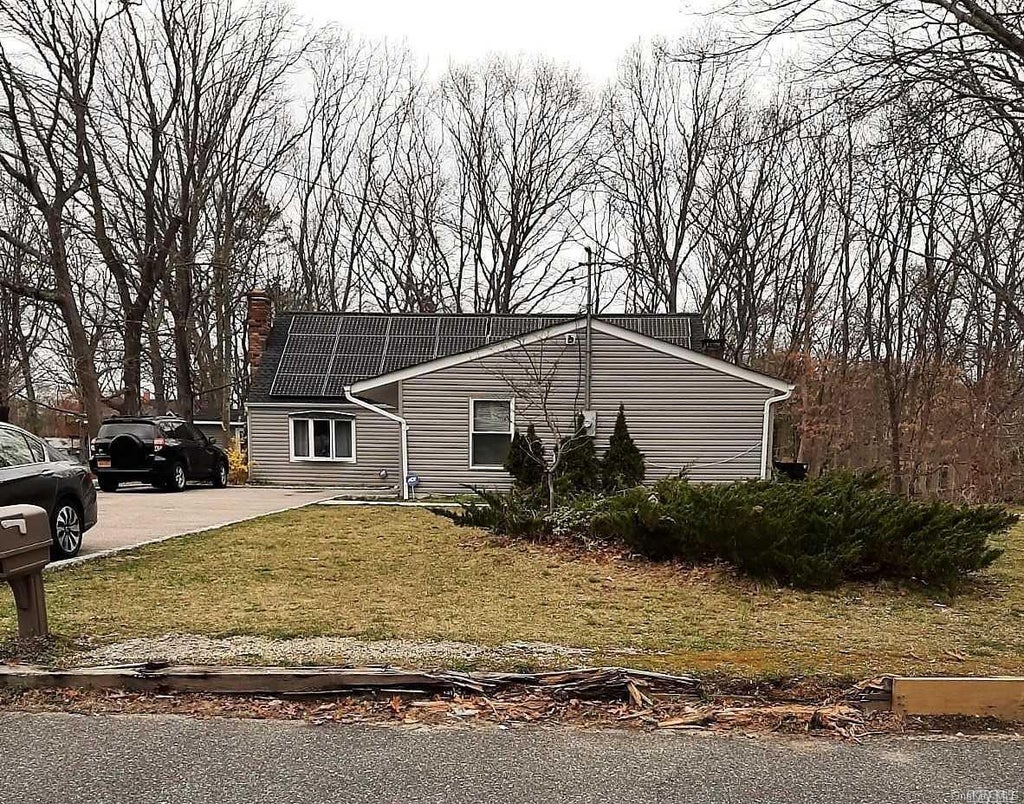 1 of 1 - 285 Poplar St., Central Islip, NY