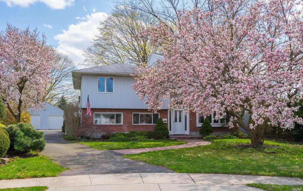 1 of 1 - 469 Woodbridge Lane, Jericho, NY