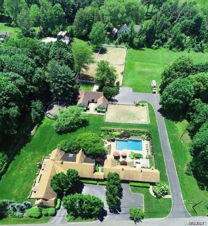 1 of 1 - 6195 Northern Boulevard, Muttontown, NY