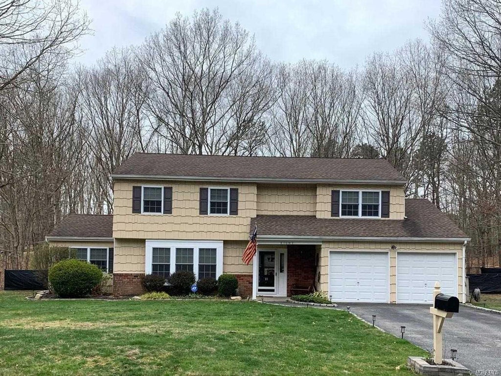 1 of 1 - 8 Watermill Way, Ridge, NY
